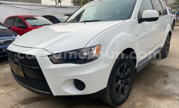 Acheter Import Voiture Mitsubishi Outlander Blanc à Douala, Littoral Cameroon Acheter Import Voiture Mitsubishi Outlander Blanc à Douala, Littoral Cameroon