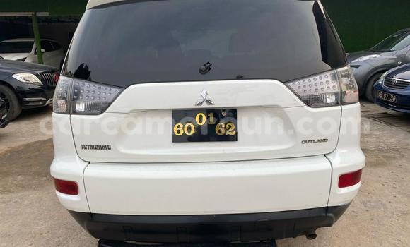 Acheter Import Voiture Mitsubishi Outlander Blanc à Douala, Littoral Cameroon Acheter Import Voiture Mitsubishi Outlander Blanc à Douala, Littoral Cameroon