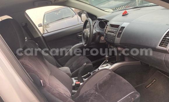 Acheter Import Voiture Mitsubishi Outlander Blanc à Douala, Littoral Cameroon Acheter Import Voiture Mitsubishi Outlander Blanc à Douala, Littoral Cameroon