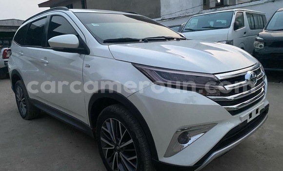 Sayi Imported Toyota Rush Black Mota in Douala a Ƙasar Kamaru