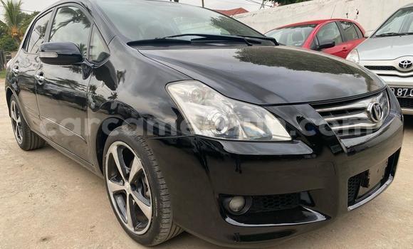 Sayi Imported Toyota Blade Black Mota in Douala a Ƙasar Kamaru