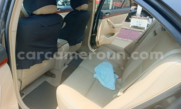 Sayi Na hannu Toyota Avensis Blue Mota in Douala a Ƙasar Kamaru Sayi Na hannu Toyota Avensis Blue Mota in Douala a Ƙasar Kamaru