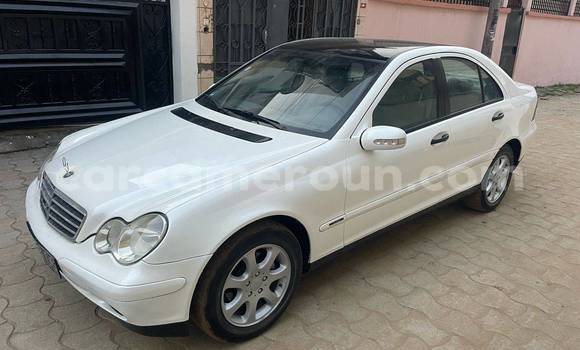 Buy Used Mercedes‒Benz C–Class White Car in Yaounde in Central Cameroon
