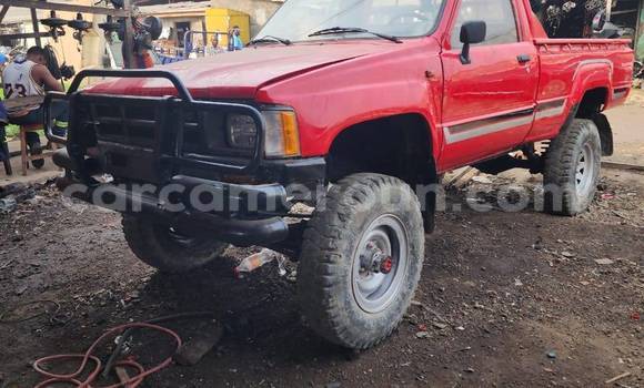 Acheter Occasion Voiture Toyota Picnic Rouge à Yaoundé, Central Cameroon Acheter Occasion Voiture Toyota Picnic Rouge à Yaoundé, Central Cameroon