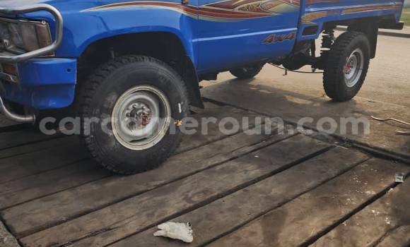 Acheter Occasion Voiture Toyota Pickup Bleu à Yaoundé, Central Cameroon Acheter Occasion Voiture Toyota Pickup Bleu à Yaoundé, Central Cameroon