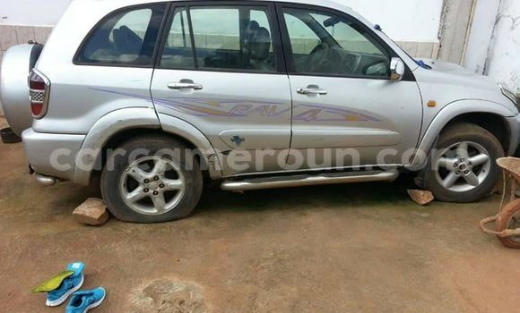 Sayi Na hannu Toyota RAV4 Azurfa Mota in Yaounde a Babban Kamaru Sayi Na hannu Toyota RAV4 Azurfa Mota in Yaounde a Babban Kamaru