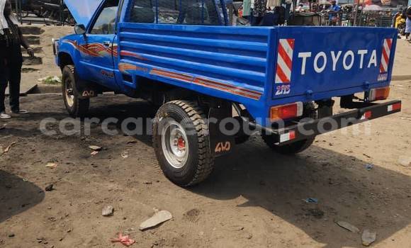 Acheter Occasion Voiture Toyota Pickup Bleu à Yaoundé, Central Cameroon Acheter Occasion Voiture Toyota Pickup Bleu à Yaoundé, Central Cameroon