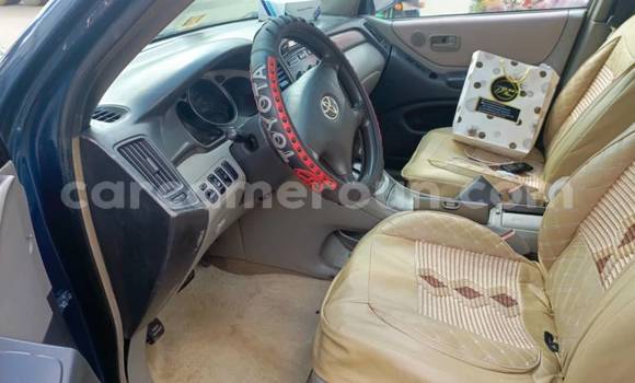 Acheter Occasion Voiture Toyota Highlander Bleu à Yaoundé, Central Cameroon Acheter Occasion Voiture Toyota Highlander Bleu à Yaoundé, Central Cameroon