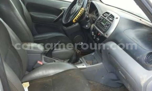 Sayi Na hannu Toyota RAV4 Azurfa Mota in Yaounde a Babban Kamaru Sayi Na hannu Toyota RAV4 Azurfa Mota in Yaounde a Babban Kamaru