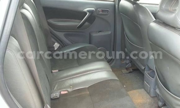 Sayi Na hannu Toyota RAV4 Azurfa Mota in Yaounde a Babban Kamaru Sayi Na hannu Toyota RAV4 Azurfa Mota in Yaounde a Babban Kamaru