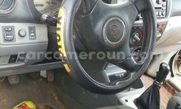 Sayi Na hannu Toyota RAV4 Azurfa Mota in Yaounde a Babban Kamaru Sayi Na hannu Toyota RAV4 Azurfa Mota in Yaounde a Babban Kamaru