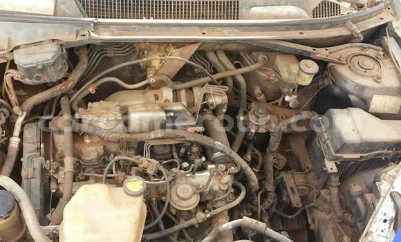 Sayi Na hannu Toyota RAV4 Azurfa Mota in Yaounde a Babban Kamaru Sayi Na hannu Toyota RAV4 Azurfa Mota in Yaounde a Babban Kamaru