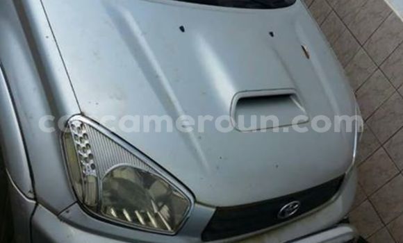 Sayi Na hannu Toyota RAV4 Azurfa Mota in Yaounde a Babban Kamaru Sayi Na hannu Toyota RAV4 Azurfa Mota in Yaounde a Babban Kamaru