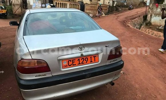 Sayi Na hannu Toyota Avensis Azurfa Mota in Yaounde a Babban Kamaru Sayi Na hannu Toyota Avensis Azurfa Mota in Yaounde a Babban Kamaru