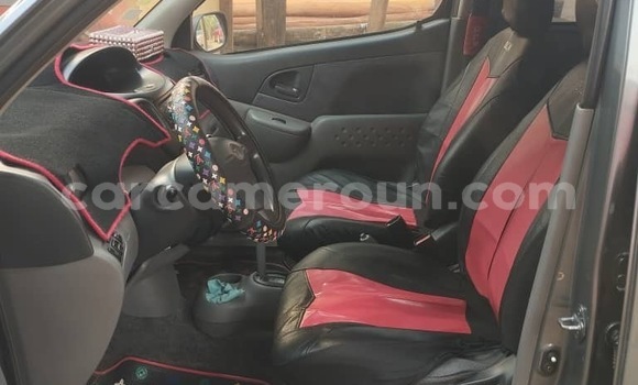 Sayi Na hannu Toyota Yaris Verso Azurfa Mota in Douala a Ƙasar Kamaru Sayi Na hannu Toyota Yaris Verso Azurfa Mota in Douala a Ƙasar Kamaru
