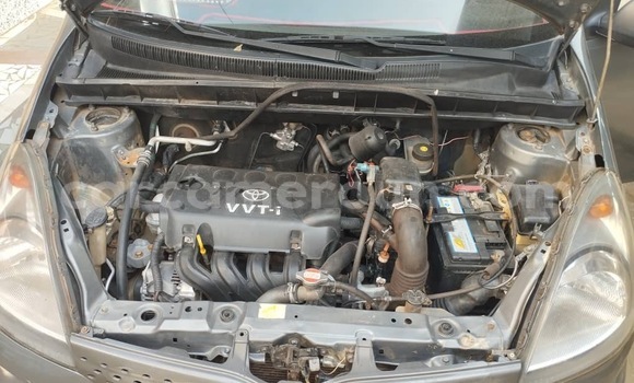 Sayi Na hannu Toyota Yaris Verso Azurfa Mota in Douala a Ƙasar Kamaru Sayi Na hannu Toyota Yaris Verso Azurfa Mota in Douala a Ƙasar Kamaru