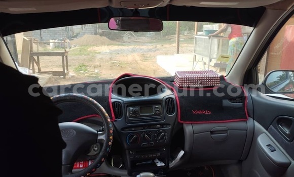 Sayi Na hannu Toyota Yaris Verso Azurfa Mota in Douala a Ƙasar Kamaru Sayi Na hannu Toyota Yaris Verso Azurfa Mota in Douala a Ƙasar Kamaru