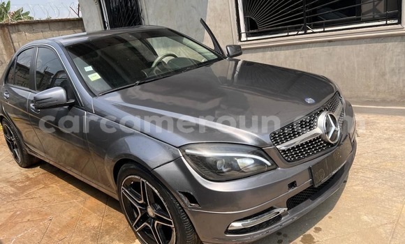Sayi Na hannu Mercedes‒Benz C–Class Sauran Mota in Douala a Ƙasar Kamaru Sayi Na hannu Mercedes‒Benz C–Class Sauran Mota in Douala a Ƙasar Kamaru
