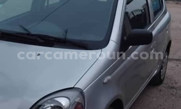 Sayi Na hannu Toyota Yaris Azurfa Mota in Douala a Ƙasar Kamaru Sayi Na hannu Toyota Yaris Azurfa Mota in Douala a Ƙasar Kamaru