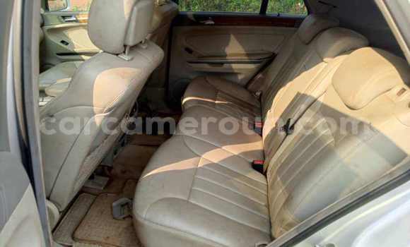 Sayi Na hannu Mercedes-Benz E-Classe Azurfa Mota in Yaounde a Babban Kamaru Sayi Na hannu Mercedes-Benz E-Classe Azurfa Mota in Yaounde a Babban Kamaru