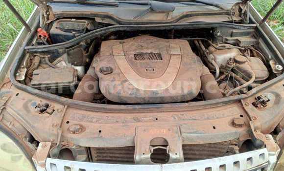 Sayi Na hannu Mercedes-Benz E-Classe Azurfa Mota in Yaounde a Babban Kamaru Sayi Na hannu Mercedes-Benz E-Classe Azurfa Mota in Yaounde a Babban Kamaru