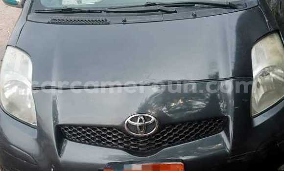 Sayi Na hannu Toyota Yaris Black Mota in Douala a Ƙasar Kamaru