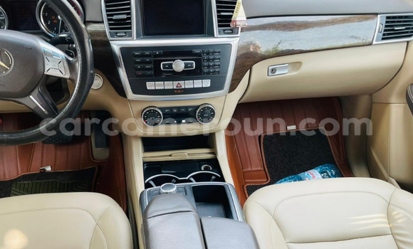 Sayi Na hannu Mercedes‒Benz ML–Class Sauran Mota in Douala a Ƙasar Kamaru Sayi Na hannu Mercedes‒Benz ML–Class Sauran Mota in Douala a Ƙasar Kamaru