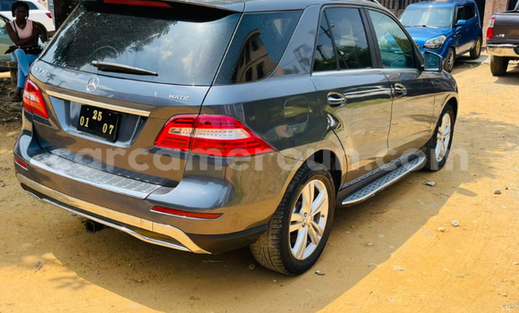 Sayi Na hannu Mercedes‒Benz ML–Class Sauran Mota in Douala a Ƙasar Kamaru Sayi Na hannu Mercedes‒Benz ML–Class Sauran Mota in Douala a Ƙasar Kamaru