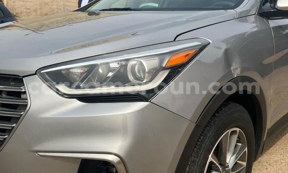 Sayi Na hannu Hyundai Santa Fe Azurfa Mota in Douala a Ƙasar Kamaru Sayi Na hannu Hyundai Santa Fe Azurfa Mota in Douala a Ƙasar Kamaru