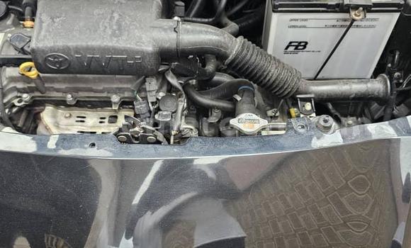 Sayi Na hannu Toyota Vitz Black Mota in Douala a Ƙasar Kamaru
