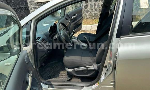 Sayi Na hannu Toyota Auris Azurfa Mota in Douala a Ƙasar Kamaru Sayi Na hannu Toyota Auris Azurfa Mota in Douala a Ƙasar Kamaru