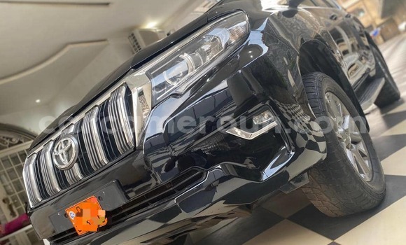 Sayi Na hannu Toyota Land Cruiser Prado Black Mota in Douala a Ƙasar Kamaru Sayi Na hannu Toyota Land Cruiser Prado Black Mota in Douala a Ƙasar Kamaru