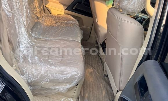 Sayi Na hannu Toyota Land Cruiser Prado Black Mota in Douala a Ƙasar Kamaru Sayi Na hannu Toyota Land Cruiser Prado Black Mota in Douala a Ƙasar Kamaru