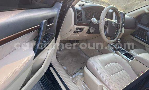 Sayi Na hannu Toyota Land Cruiser Prado Black Mota in Douala a Ƙasar Kamaru Sayi Na hannu Toyota Land Cruiser Prado Black Mota in Douala a Ƙasar Kamaru