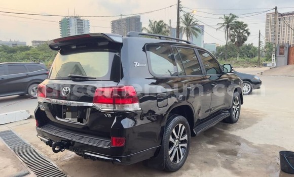 Sayi Na hannu Toyota Land Cruiser Prado Black Mota in Douala a Ƙasar Kamaru Sayi Na hannu Toyota Land Cruiser Prado Black Mota in Douala a Ƙasar Kamaru