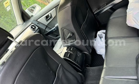 Sayi Na hannu Mercedes‒Benz GLA-klasse White Mota in Douala a Ƙasar Kamaru Sayi Na hannu Mercedes‒Benz GLA-klasse White Mota in Douala a Ƙasar Kamaru