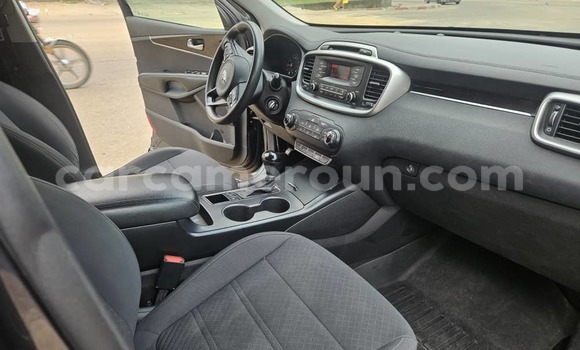 Sayi Imported Kia Sorento Azurfa Mota in Douala a Ƙasar Kamaru Sayi Imported Kia Sorento Azurfa Mota in Douala a Ƙasar Kamaru