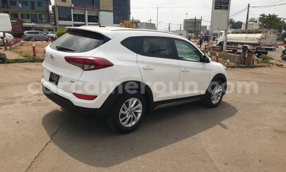 Sayi Na hannu Hyundai Tucson White Mota in Douala a Ƙasar Kamaru Sayi Na hannu Hyundai Tucson White Mota in Douala a Ƙasar Kamaru