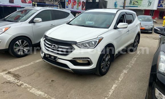 Sayi Imported Hyundai Santa Fe White Mota in Douala a Ƙasar Kamaru Sayi Imported Hyundai Santa Fe White Mota in Douala a Ƙasar Kamaru