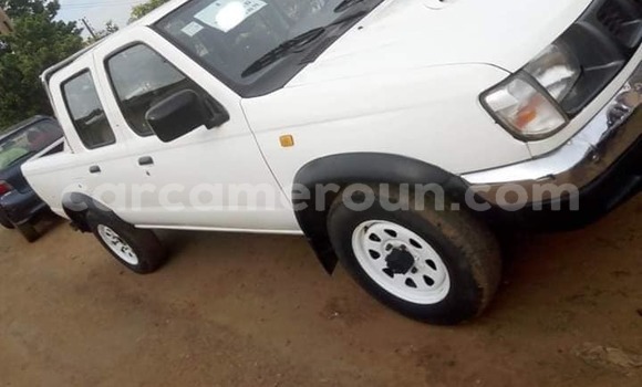 Acheter Occasion Voiture Nissan Navara Blanc à Yaoundé, Central Cameroon