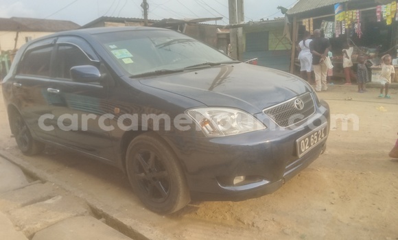 Sayi Na hannu Toyota Corolla Blue Mota in Douala a Ƙasar Kamaru