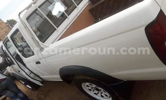 Acheter Occasion Voiture Nissan Navara Blanc à Yaoundé, Central Cameroon Acheter Occasion Voiture Nissan Navara Blanc à Yaoundé, Central Cameroon