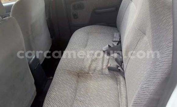 Acheter Occasion Voiture Nissan Navara Blanc à Yaoundé, Central Cameroon Acheter Occasion Voiture Nissan Navara Blanc à Yaoundé, Central Cameroon