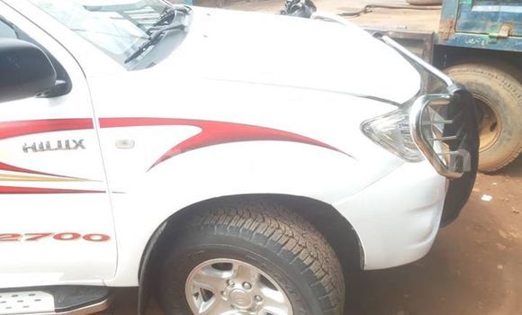 Acheter Occasion Voiture Toyota Hilux Blanc à Yaoundé, Central Cameroon Acheter Occasion Voiture Toyota Hilux Blanc à Yaoundé, Central Cameroon