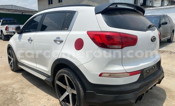 Sayi Imported Kia Sportage White Mota in Douala a Ƙasar Kamaru Sayi Imported Kia Sportage White Mota in Douala a Ƙasar Kamaru