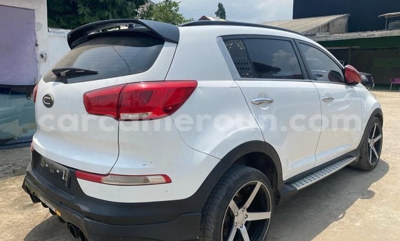 Sayi Imported Kia Sportage White Mota in Douala a Ƙasar Kamaru Sayi Imported Kia Sportage White Mota in Douala a Ƙasar Kamaru