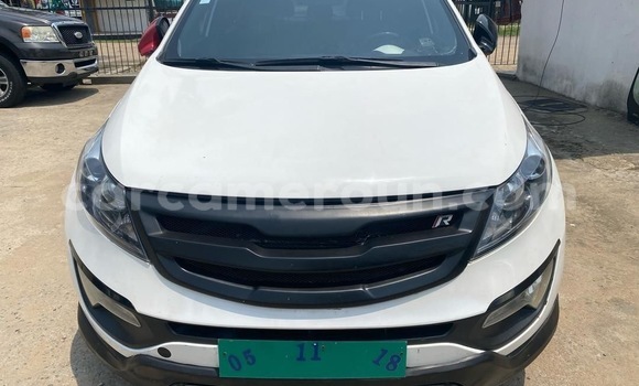 Sayi Imported Kia Sportage White Mota in Douala a Ƙasar Kamaru Sayi Imported Kia Sportage White Mota in Douala a Ƙasar Kamaru