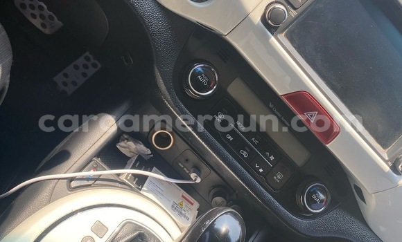 Sayi Imported Kia Sportage White Mota in Douala a Ƙasar Kamaru Sayi Imported Kia Sportage White Mota in Douala a Ƙasar Kamaru