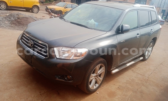 Acheter Occasion Voiture Toyota Highlander Marron à Yaoundé, Central Cameroon Acheter Occasion Voiture Toyota Highlander Marron à Yaoundé, Central Cameroon