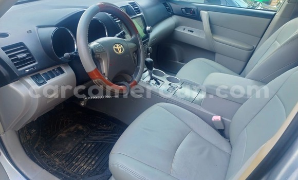Buy Import Toyota Highlander Silver Car in Douala in Littoral Cameroon Buy Import Toyota Highlander Silver Car in Douala in Littoral Cameroon